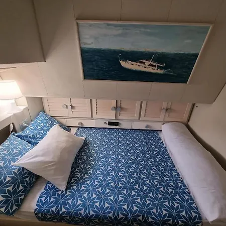 Yate En , Experiencia Unica Πλωτό κατάλυμα *