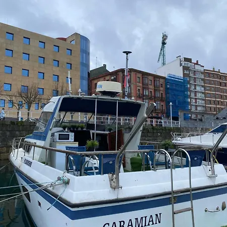 Πλωτό κατάλυμα Yate En , Experiencia Unica *