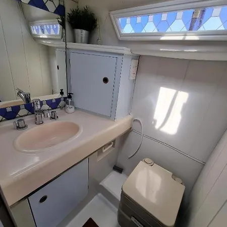 Yate En , Experiencia Unica Πλωτό κατάλυμα