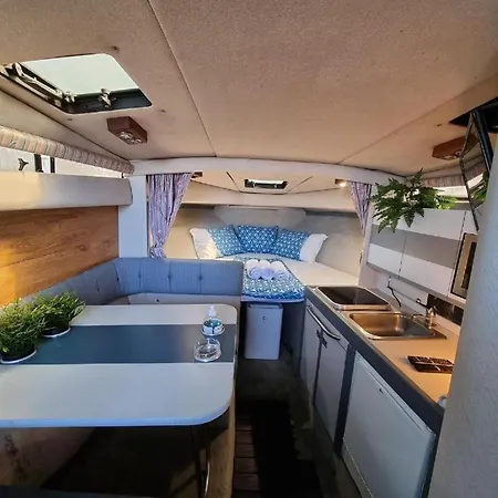 Yate En , Experiencia Unica Πλωτό κατάλυμα