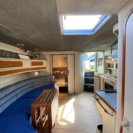 Yate En , Experiencia Unica 보트호텔