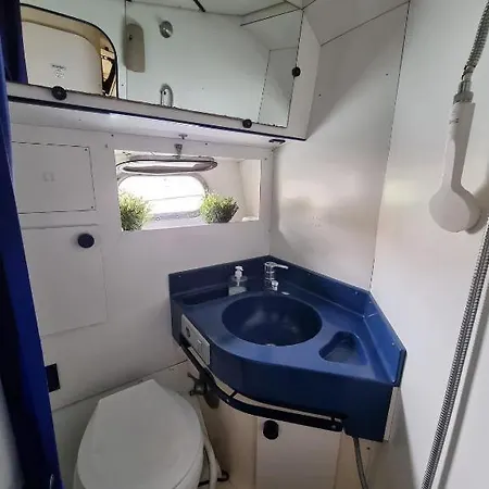 Yate En , Experiencia Unica 보트호텔