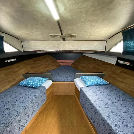 Yate En , Experiencia Unica 보트호텔